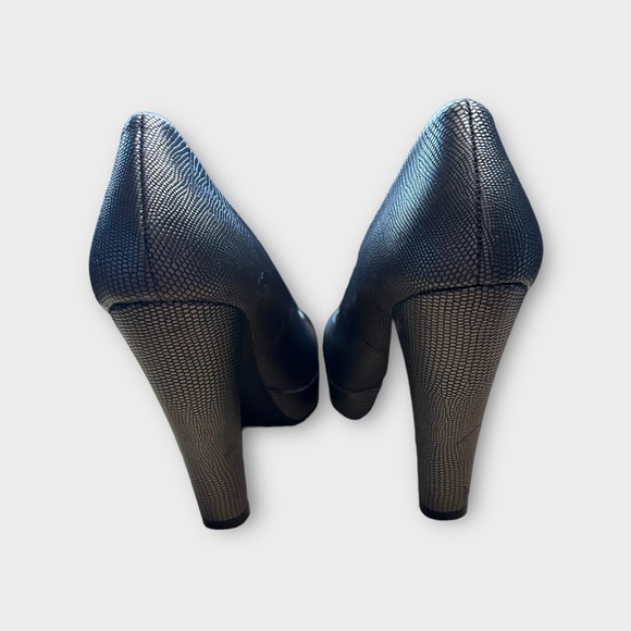 Calvin Klein Women’s Gunmetal Silver Size 7 Pumps - Gently used - 4.5" heel 👠 - Picture 5 of 8